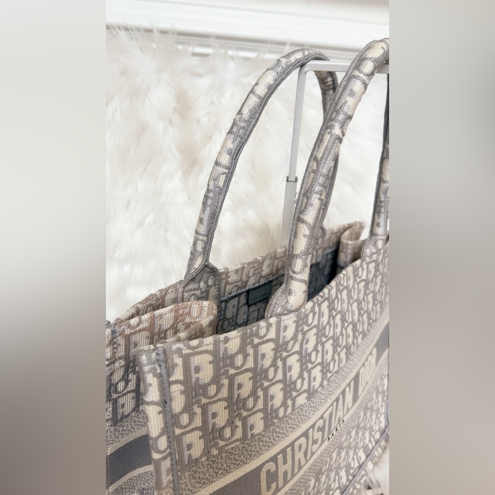 DIOR Book Tote, Medium, in Gray & Ecru Oblique - Picture 8 of 17